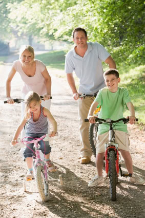 夏季可以全家一起進行戶外活動，改善沉重和倦怠感~