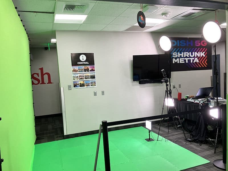 A Dallas green screen photography experience for Dish Network. At this experiential photo marketing event, participants "hung" off a 4D cell phone tower.