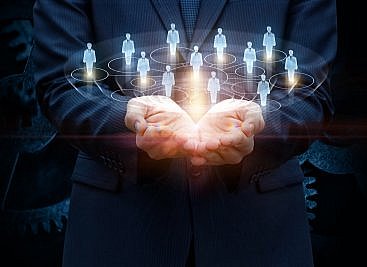 Using associates in a management consultancy firm