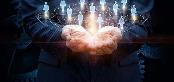 Using associates in a management consultancy firm