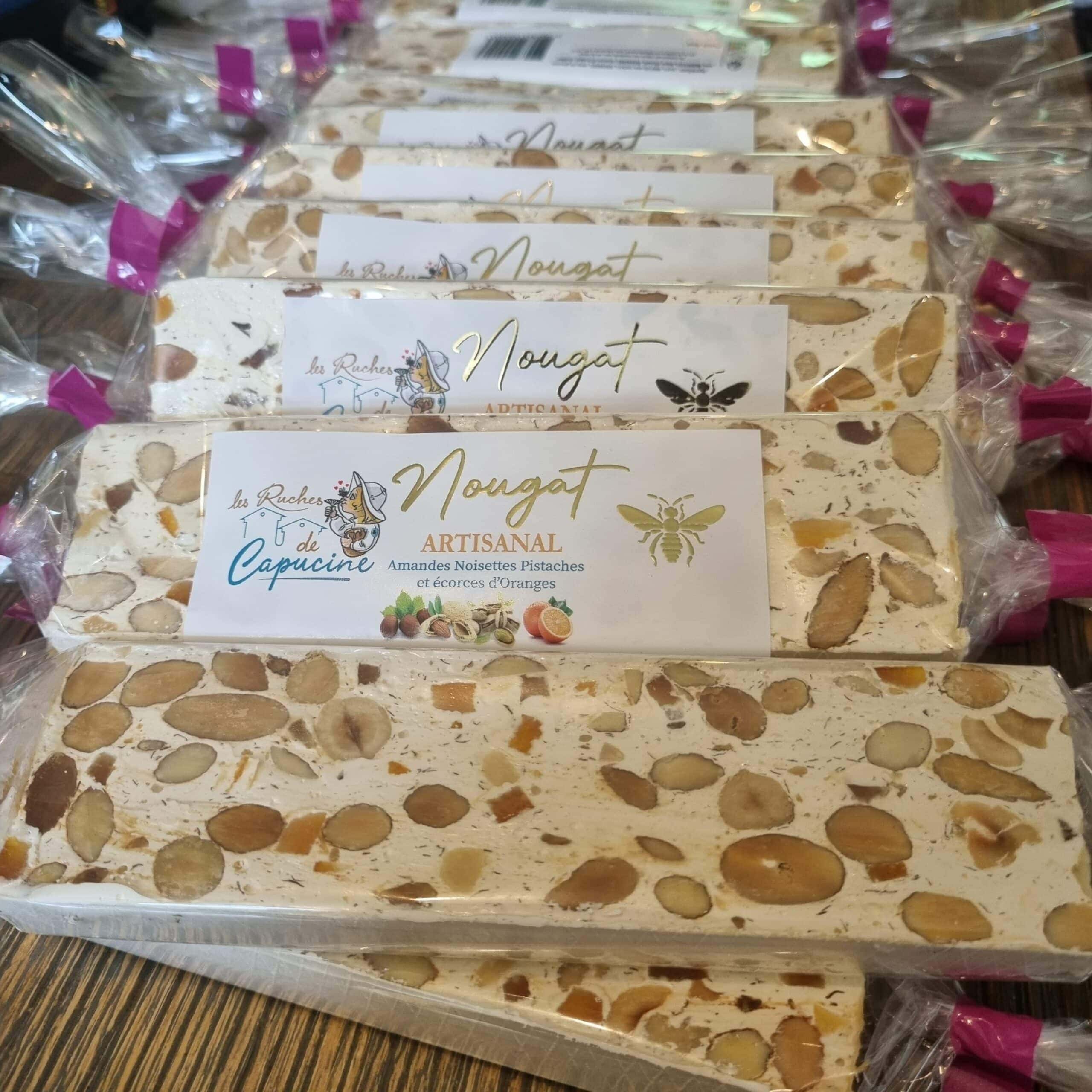 Véritable nougat artisanal amandes, noisettes et écorce d'orange confite.