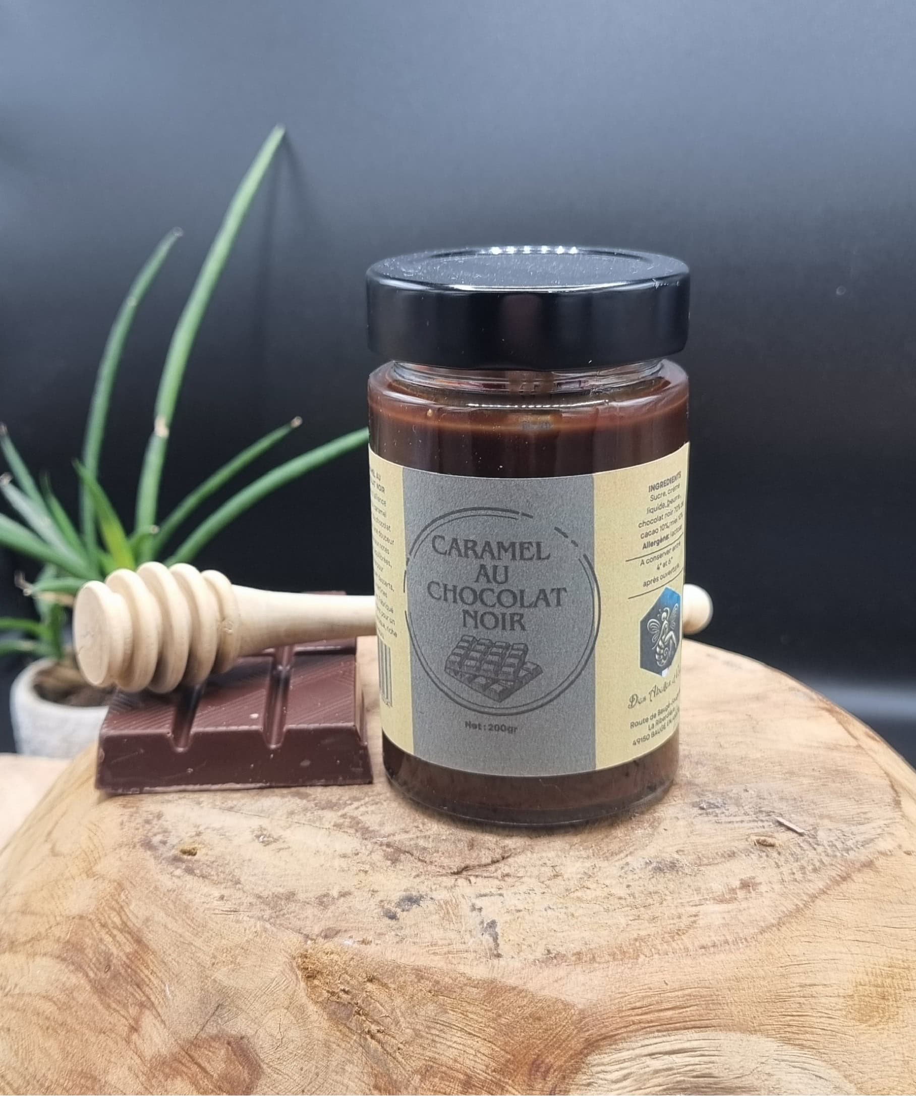 Caramel au chocolat. Caramiel au miel au chocolat noir