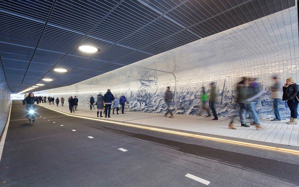 de nieuwe fietstunnel in Amsterdam