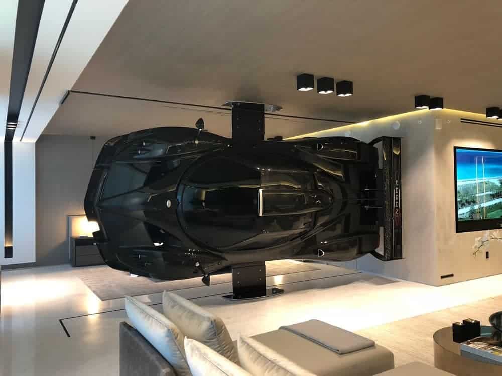 supercar in woonkamer