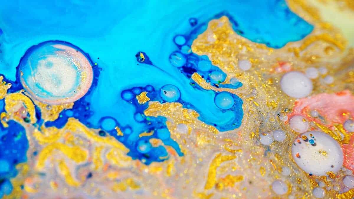 inkt, olie en zeep in close-up