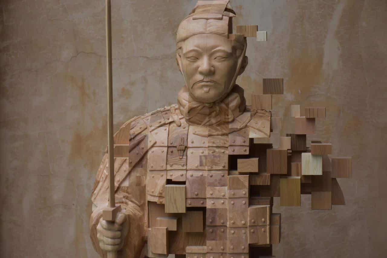 houten sculptuur van Hsu Tung Han