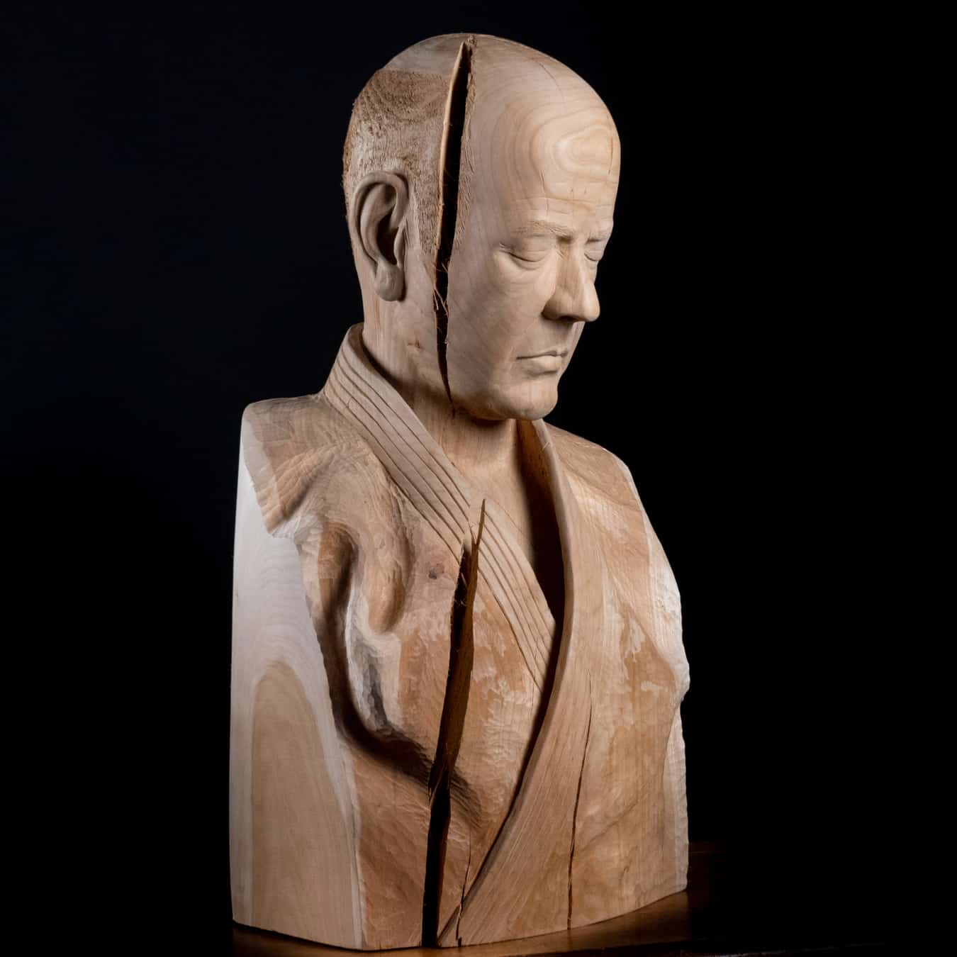 Houten sculptuur van Boris Paval Conen