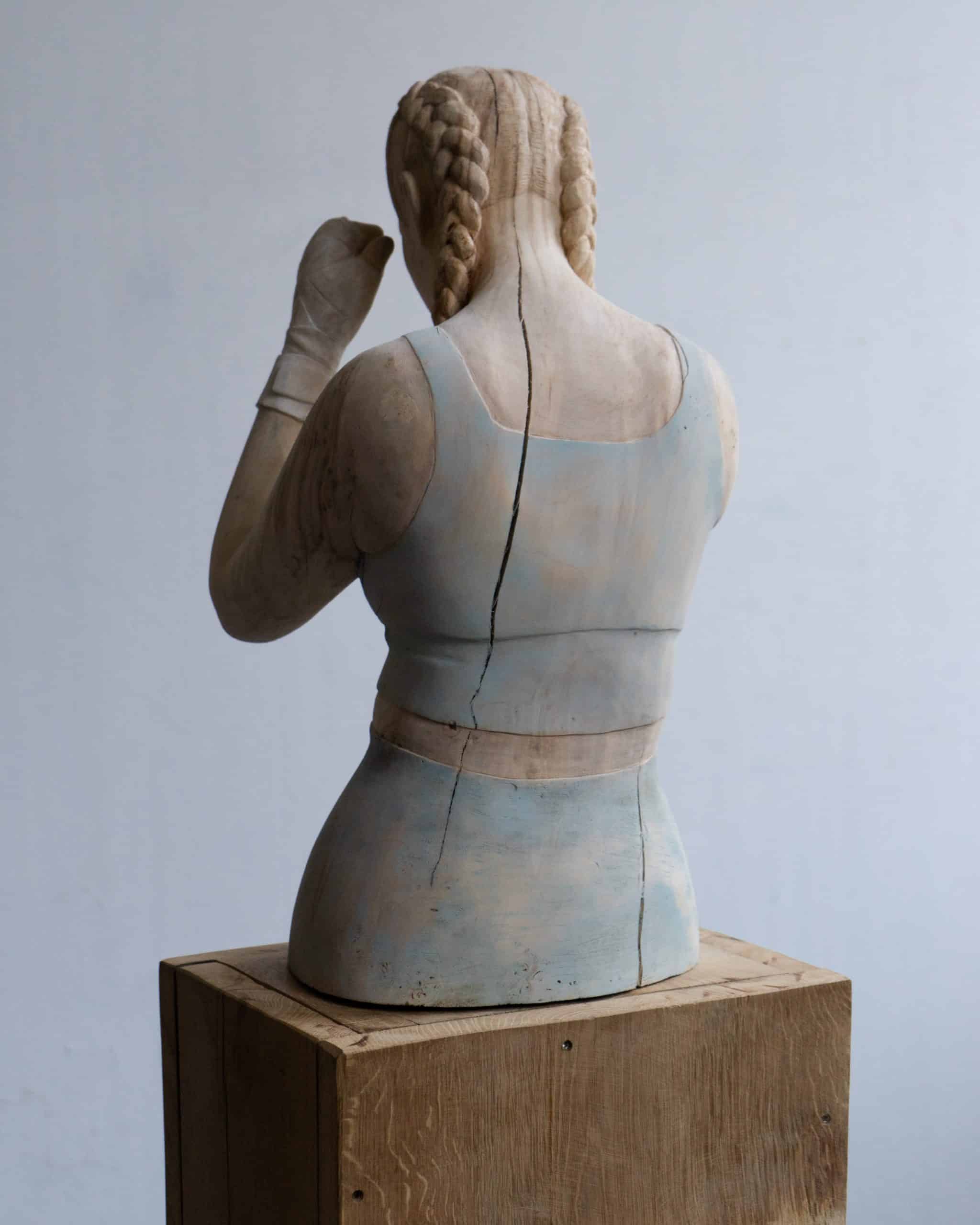 Houten sculptuur van Boris Paval Conen