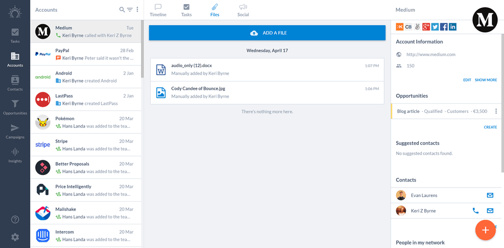 Ein Screenshot, der zeigt, wie man Vertriebstools integriert: Salesflare importiert automatisch angehängte Dokumente pro Kontakt