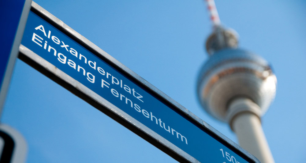LA TOUR DE TÉLÉVISION SUR L'ALEXANDERPLATZ À BERLIN © SURREAL NAME GIVEN/CC BY 2.0 VIA FLICKR