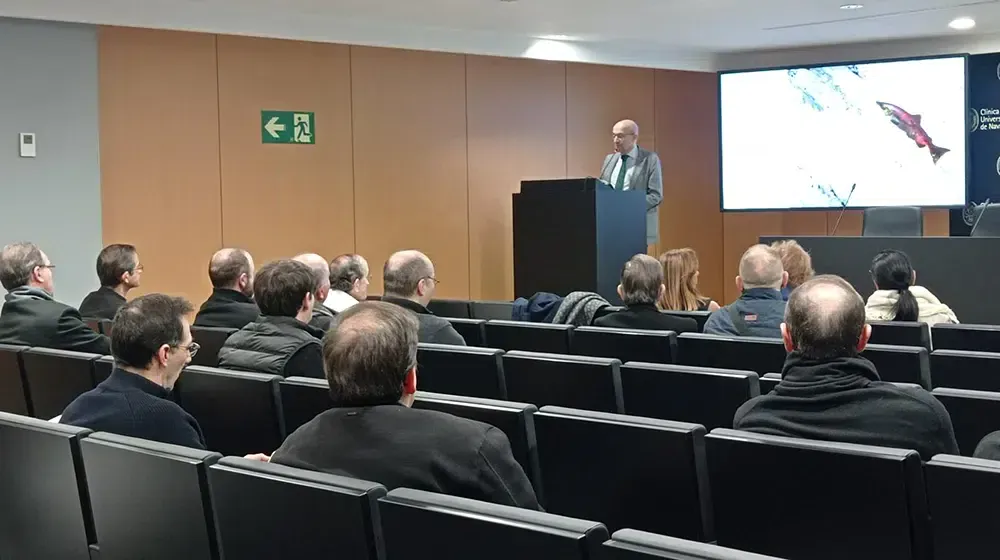 Conferencia sacerdote adicci&oacute;n al m&oacute;vil y las pantallas j&oacute;venes y ni&ntilde;os