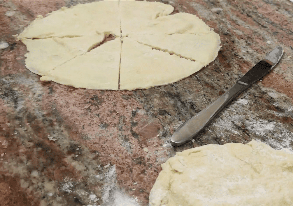 Cut the dough into slices.