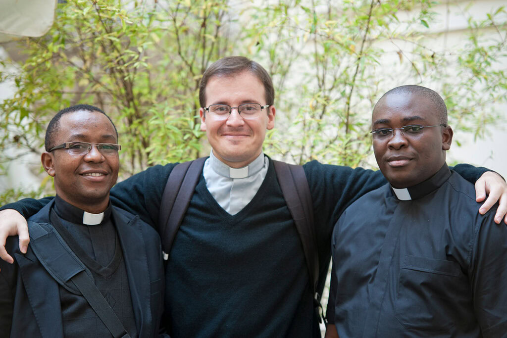 C&oacute;mo y qu&eacute; orar por los sacerdotes