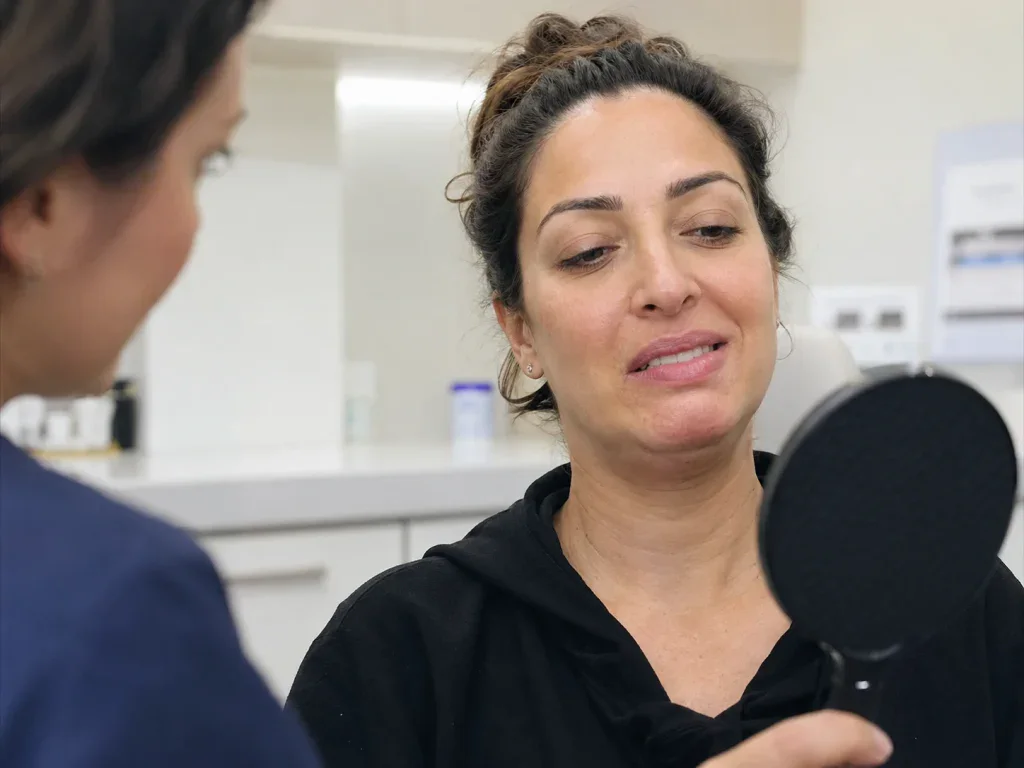 çene liposuction sonrası kalıcı çarpık gülüş