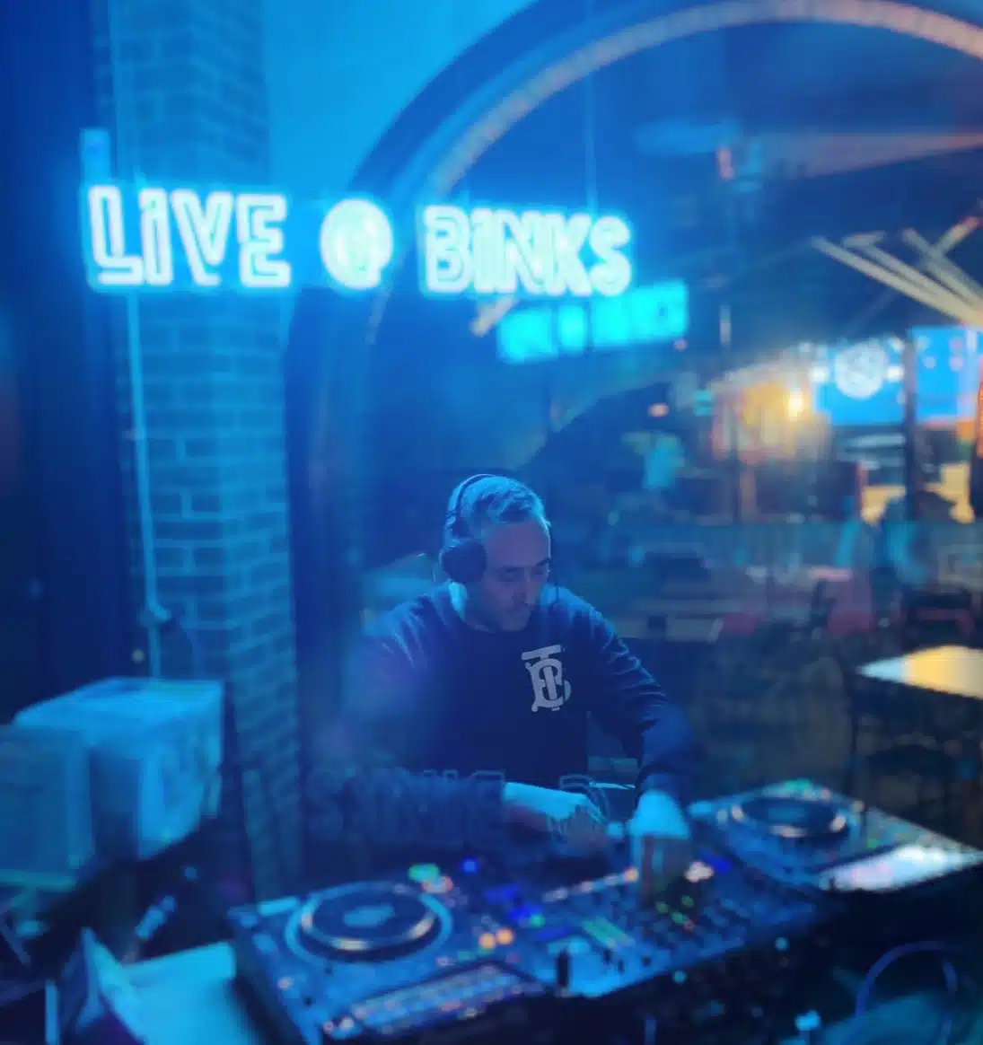 DJ LKE AT Binks Yard for the 90s fest after party ...