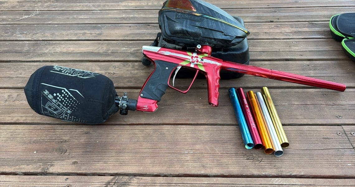Le pispolet de paintball d'Olivier Peslier lui permet de traiter les nids inaccessibles.