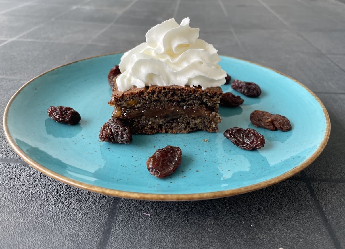 Rich and cooling poppy seed cake.