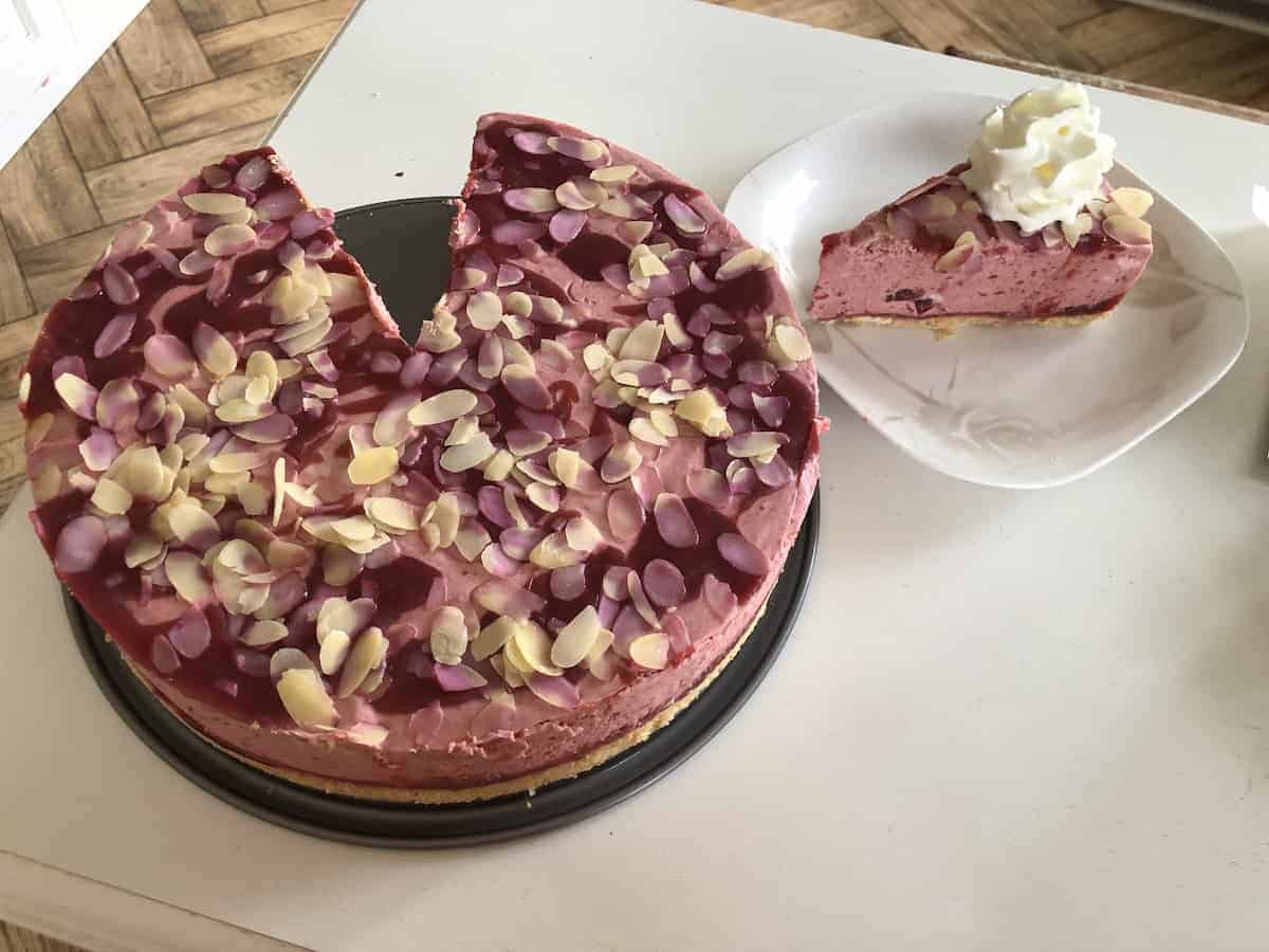 Ciasto na zimno ze śliwek bez pieczenia.