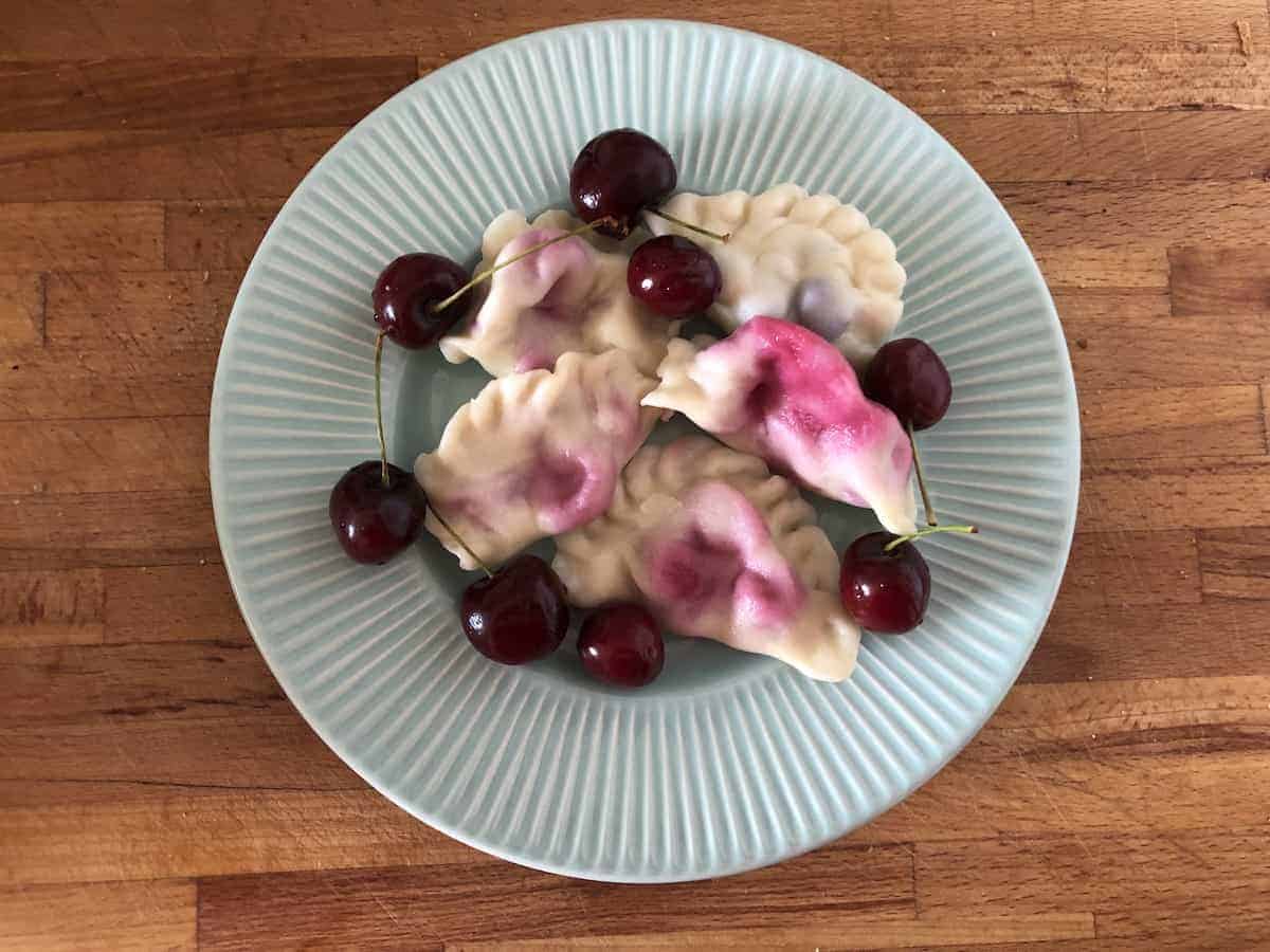 Polish Cherry Pierogi z wiśniami lub czereśniami.