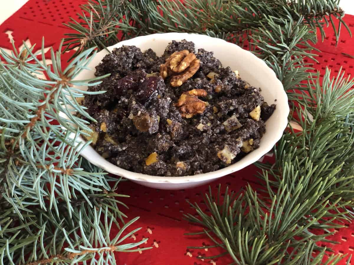 A bowl of black quinoa with walnuts and Polish poppy seed filling.
