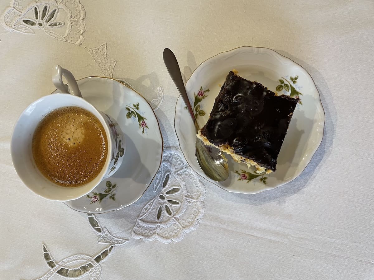 Królewiec cake and tea.