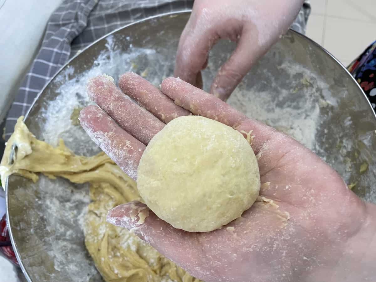 Sealed pączki kujawskie doughnuts.