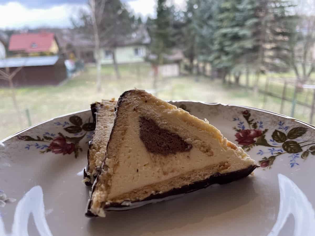 Chatka puchatka cake slices on a plate.
