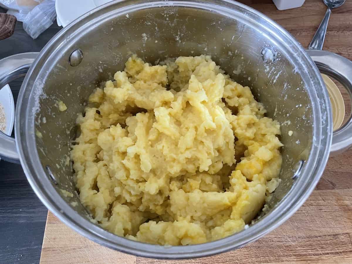 Potato mash in a pot.