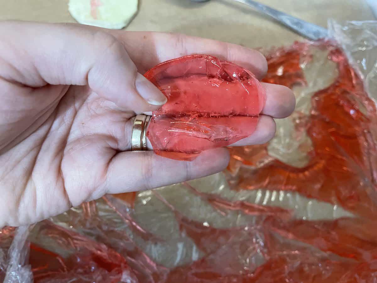 Cut the jelly smaller than the Delicje cookie size.