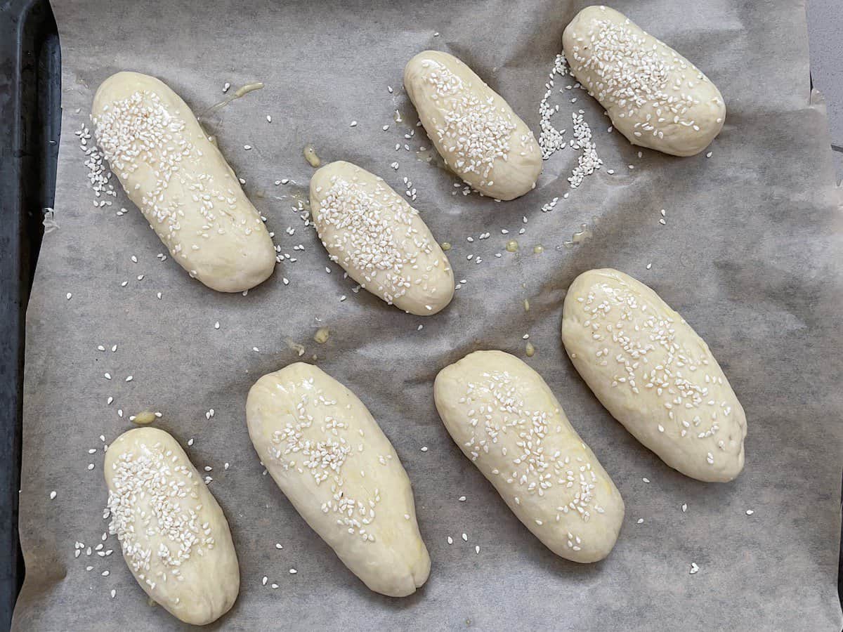 Sprinkle sesame seeds.