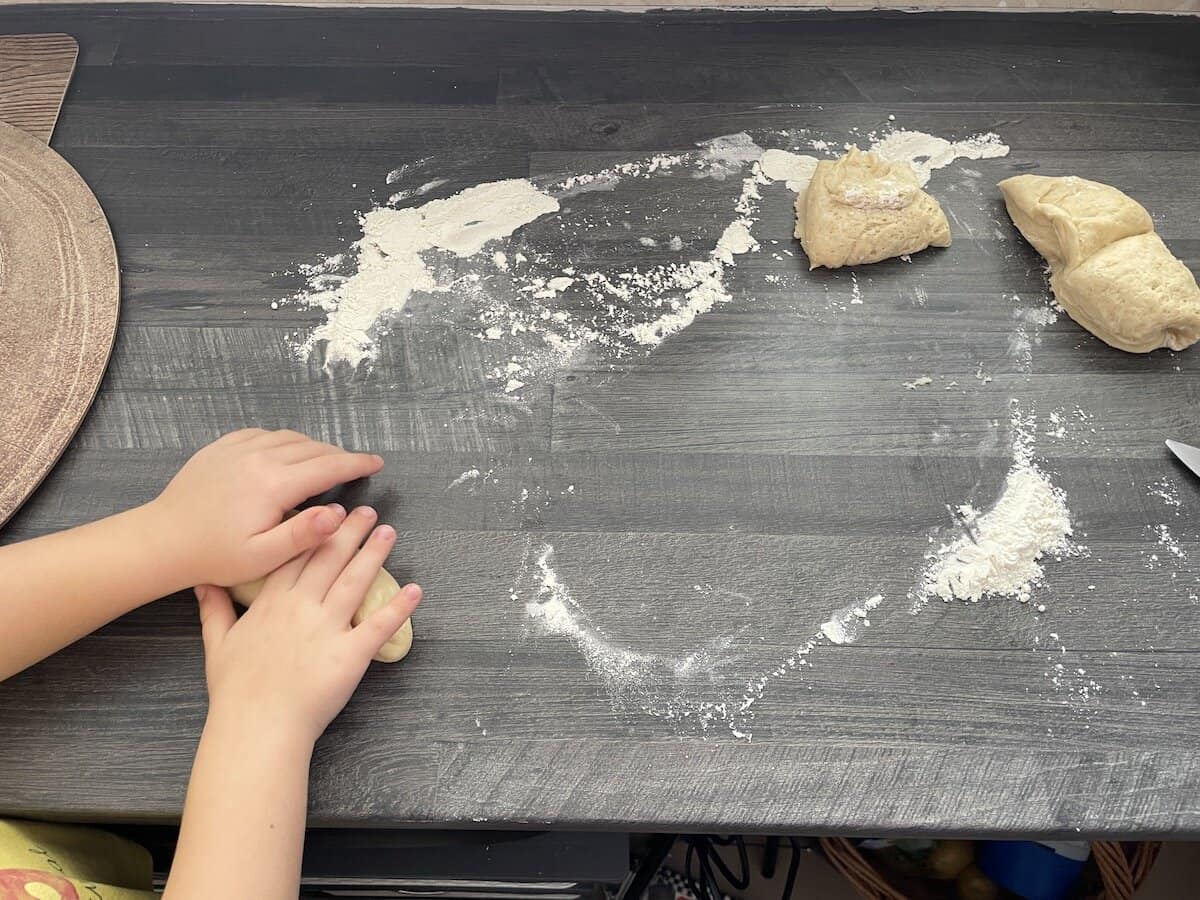 Roll the buns on a floured surface.