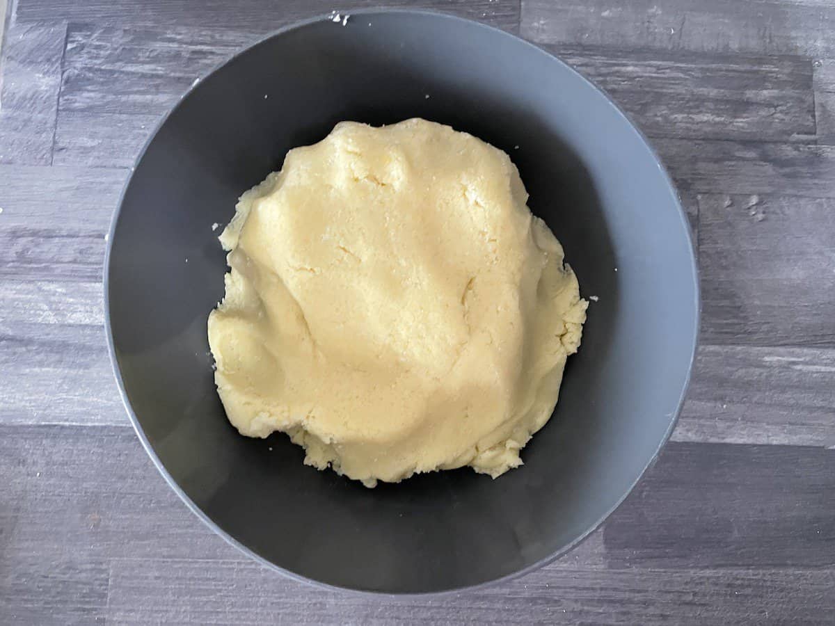 Note the texture of the Polish plum cake dough.