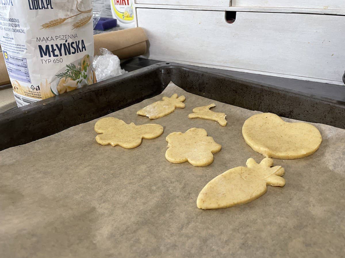 Place the cookies on a baking tray