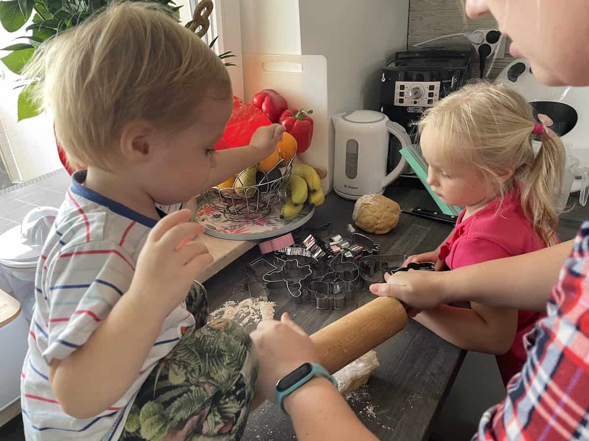 Roll the cookie dough