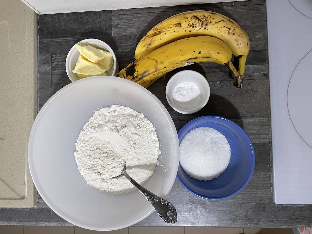 Mix all the ingredients for Polish banana cake