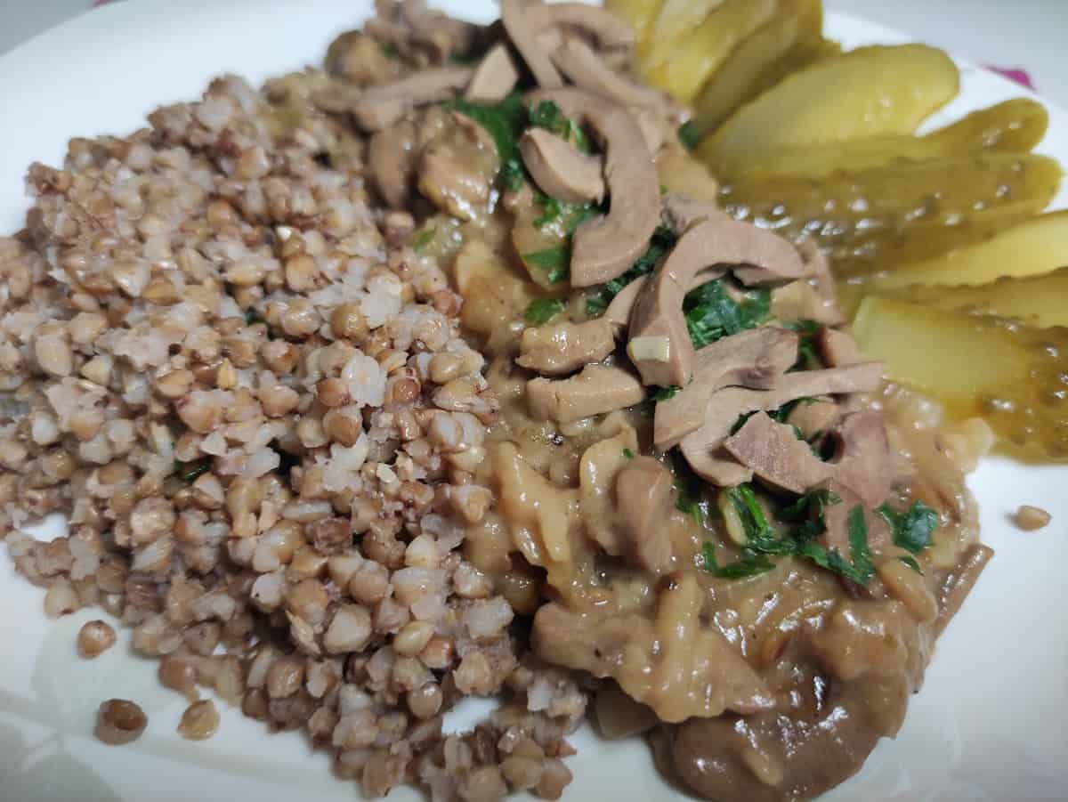 Pork kidneys with dill pickles.