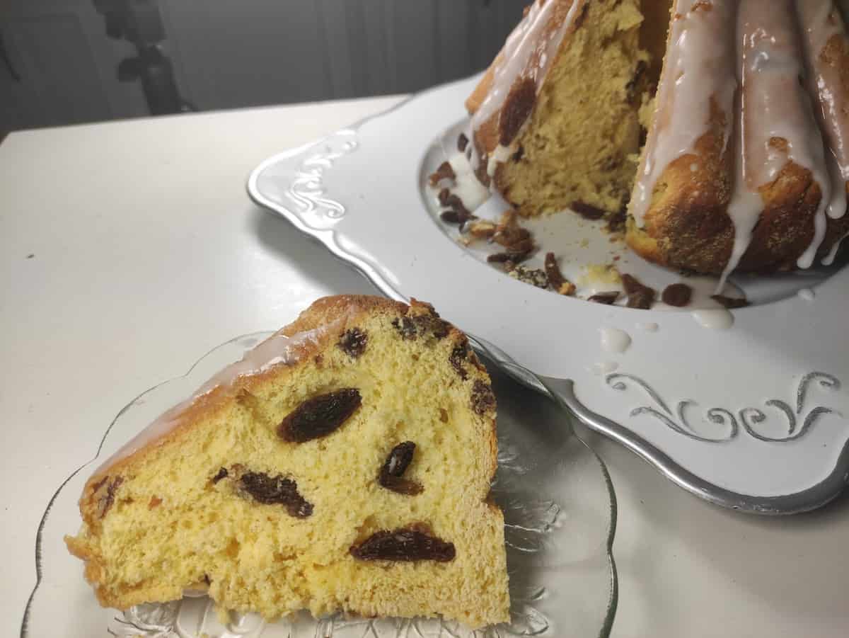 Polish Easter babka drozdzowa cake.