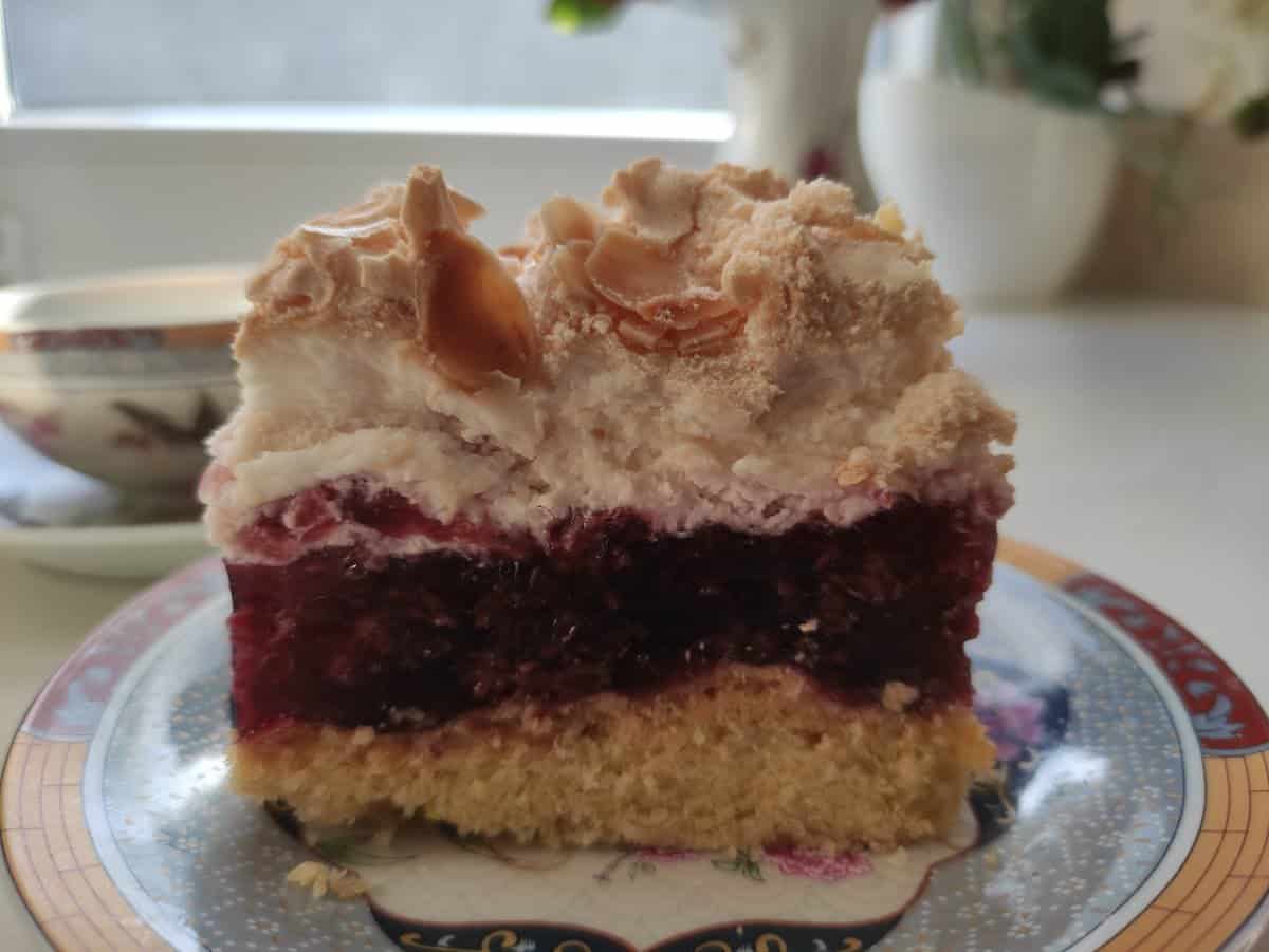 Malinowa Chmurka in a glass plate