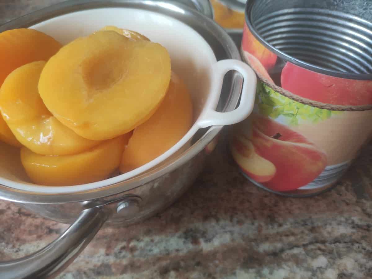 Prepare the peaches