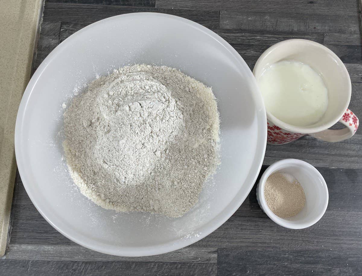 Ingredients for Polish buttermilk rye bread