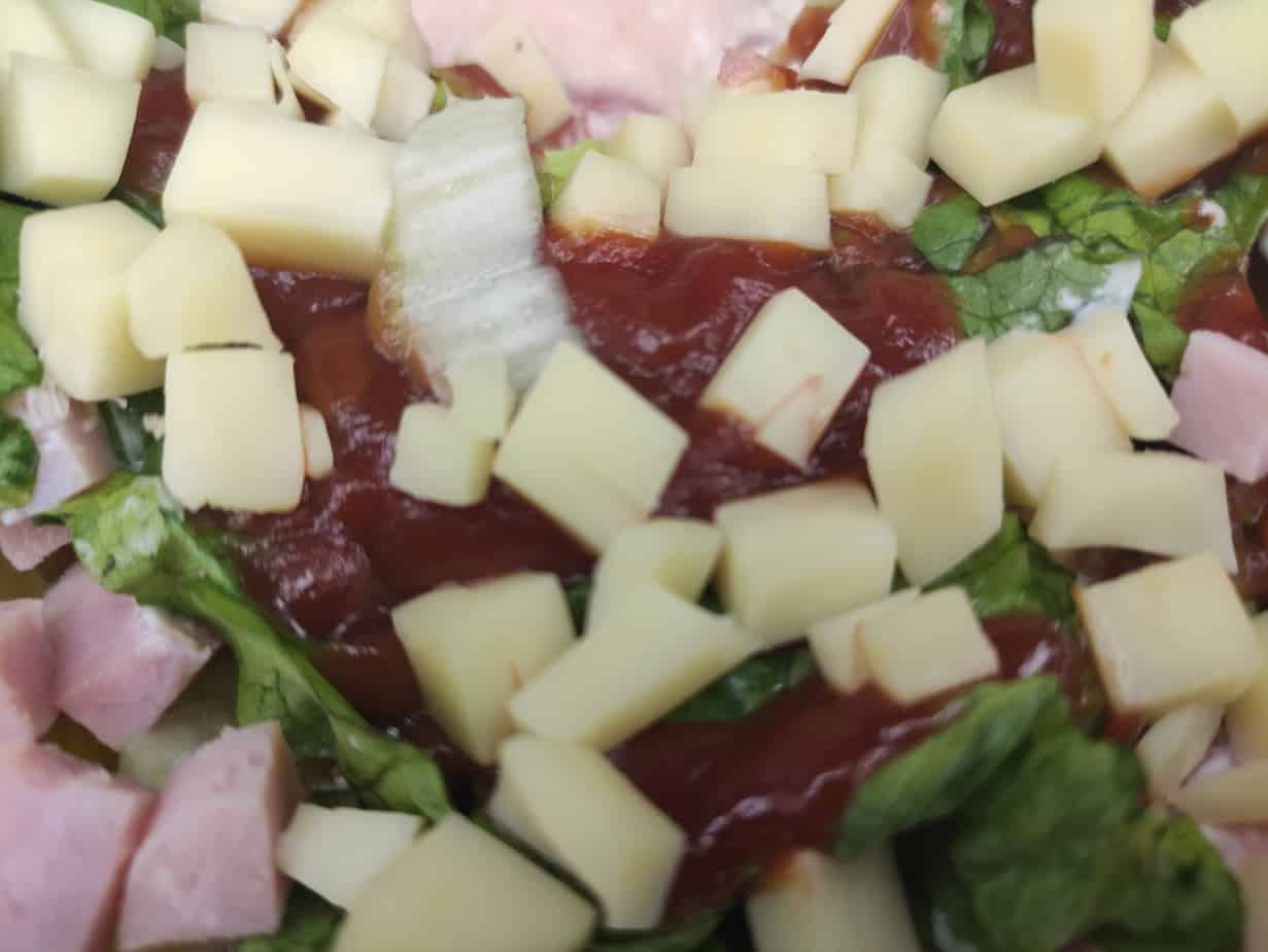 Cucumber, ketchup and ham