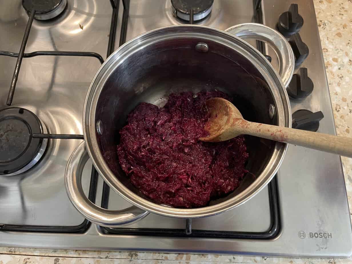 Jam Roz From Garden to Jar: Craft Your Own Fragrant Polish Rose Jam