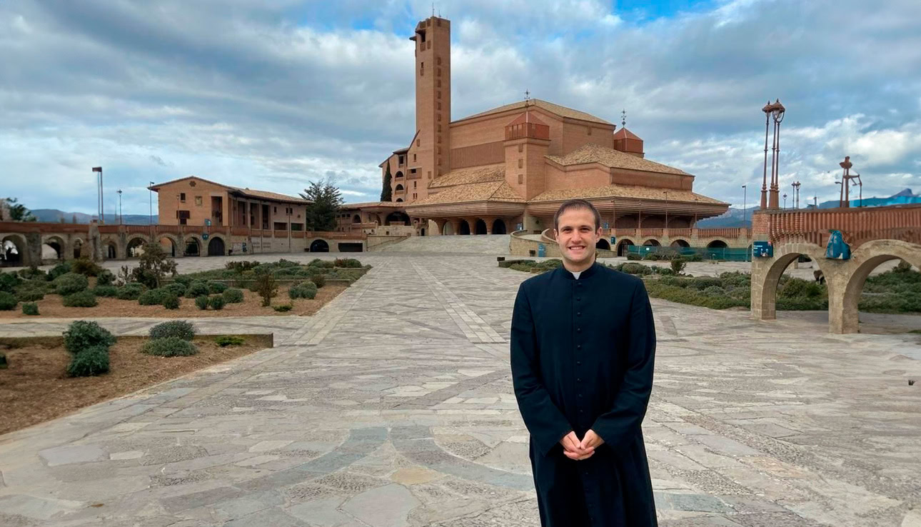 sacerdote let&oacute;n