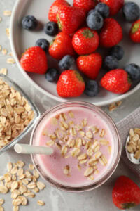 10-Of-The-Best-Quick-And-Easy-Weight-Loss-Smoothie-Recipes-Youll-Love-image-11-mixed-berries-and-oats-smoothie-frosted-fusions