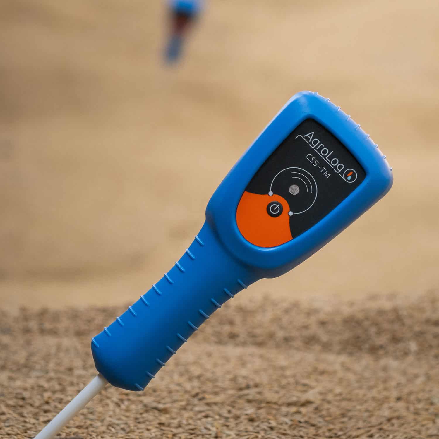 The AgroLog wireless temperature and moisture probe wirelessly transmits grain temperatures to the user.