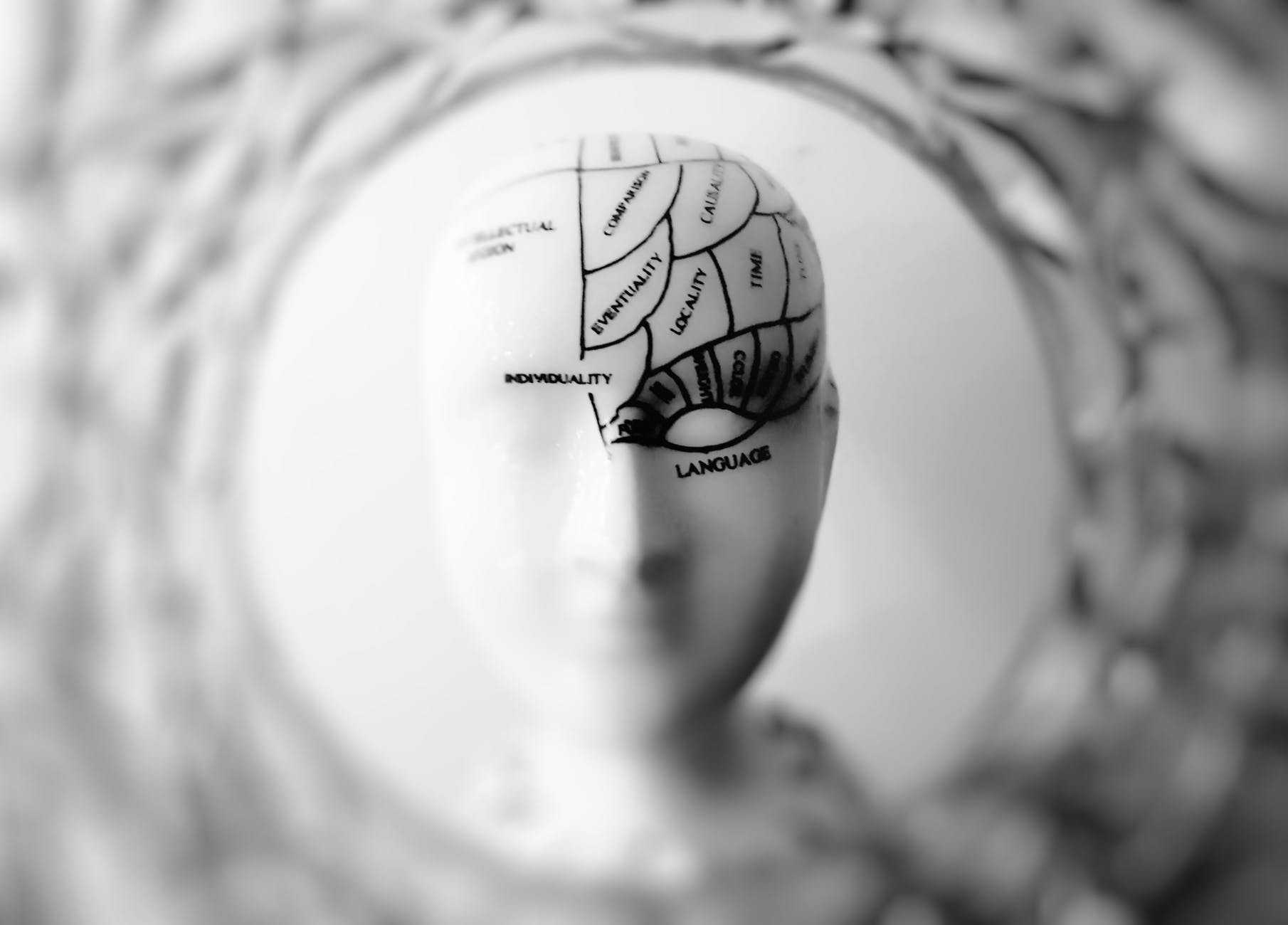علاج الاكتئاب بالجراحة: فهم التحفيز العميق للدماغ