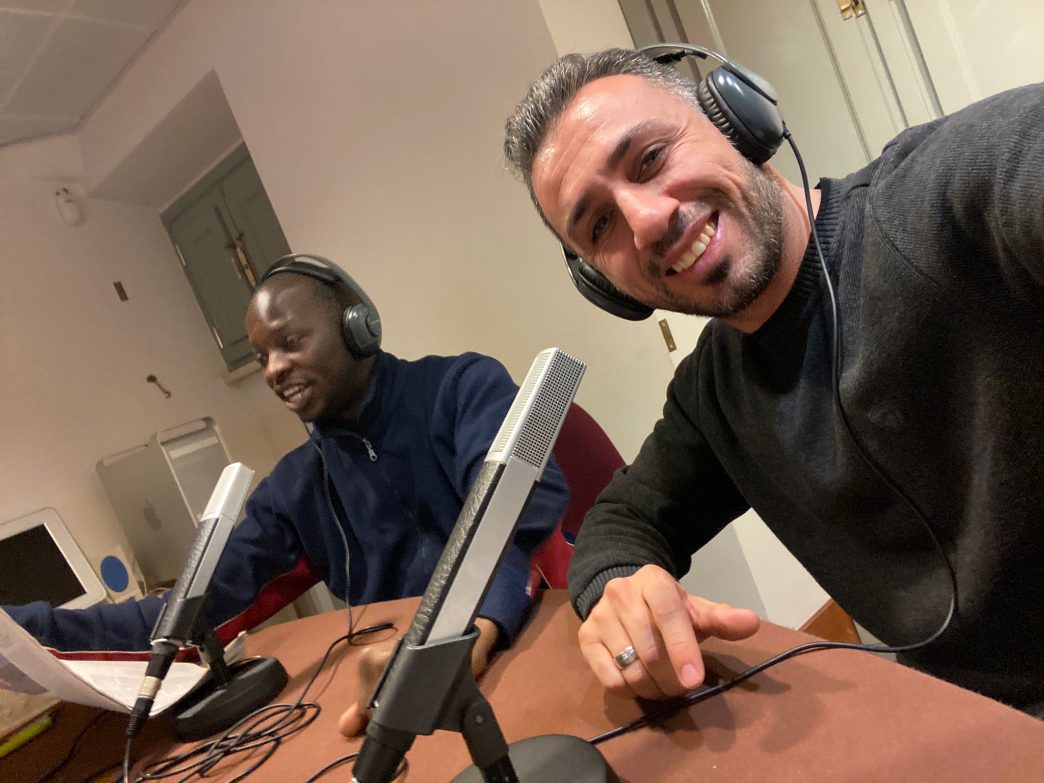 Aram Pano, sacerdote iraqu&iacute;, estudia Comunicaci&oacute;n Institucional. 