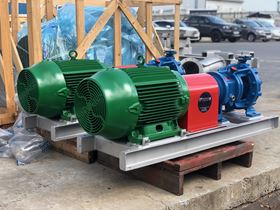 Vesconite deflectors protect pump value The deflectors were fitted at the end of oil lip seals to prevent the ingress of water and dust.