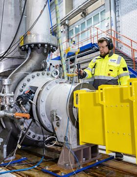 Sulzer launches world’s biggest medium-consistency pump The MCE pump being tested at Sulzer’s full-scale R&D centre in Kotka, Finland.