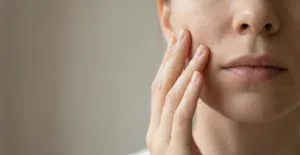 hand touching cheek checking sensation